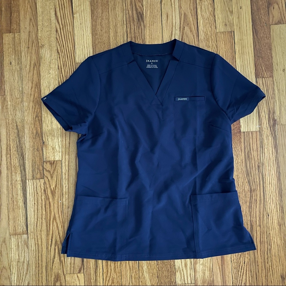 Jaanuu Women's Relaxed 3-Pocket Scrub Top - Navy